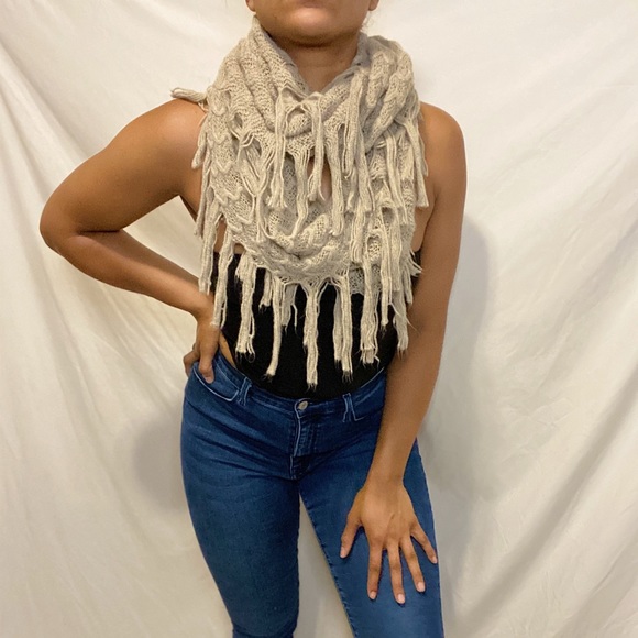 Knitted infinity scarf - Picture 3 of 3